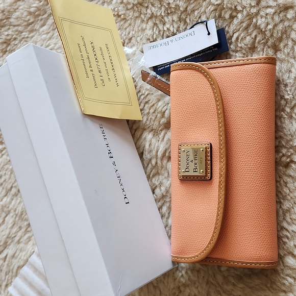 NWT IOB Dooney & Bourke Peach Leather Tri-Fold Flap Long Wallet 🧡🍑 - Picture 15 of 16